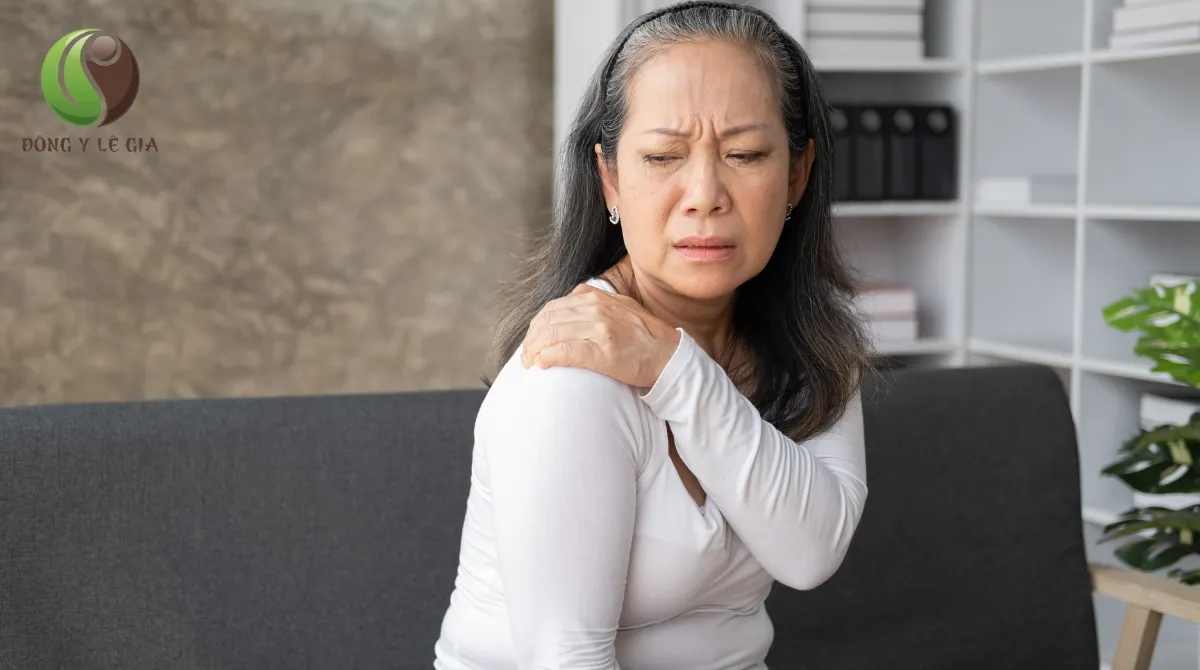 Triệu chứng đau cổ vai gáy