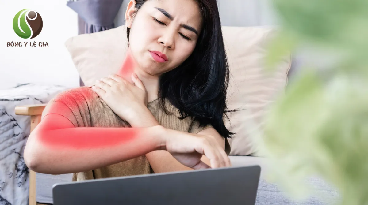 Triệu chứng đau cổ vai gáy